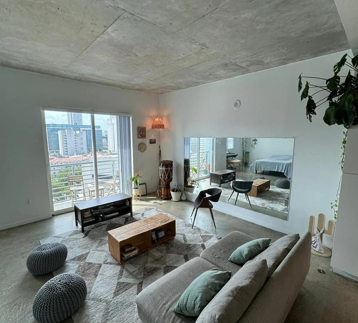 Loft 1 *