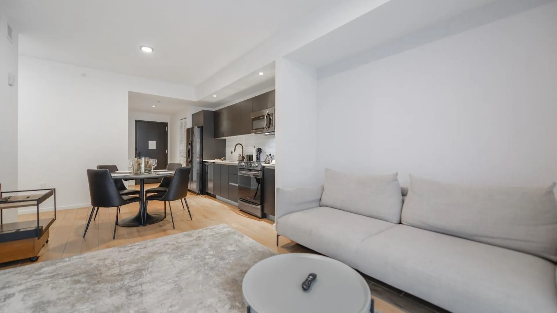 Apartment Breathtaking Views Near Bayfront Park *