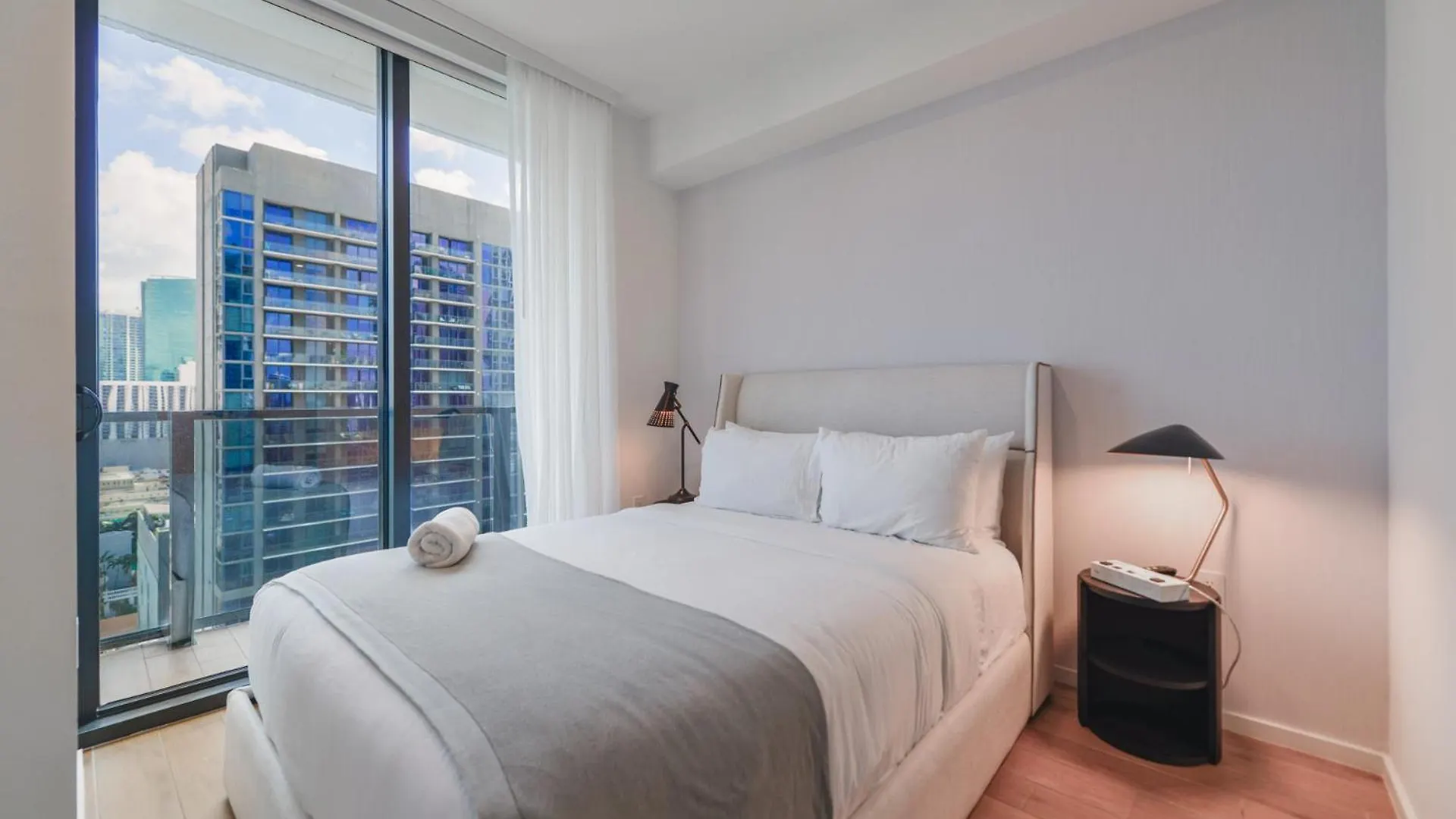 Apartment Breathtaking Views Near Bayfront Park