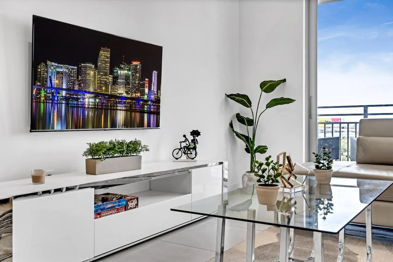 Chic 3 Bed Retreat Mins Brickell With Free Parking Apartment *