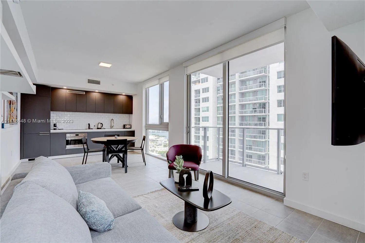 Explore Miami's Heat - Huge 1 Bed Pool & Gym Holiday home