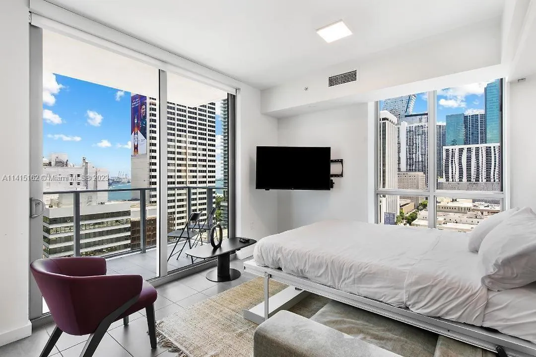 Explore Miami's Heat - Huge 1 Bed Pool & Gym Holiday home