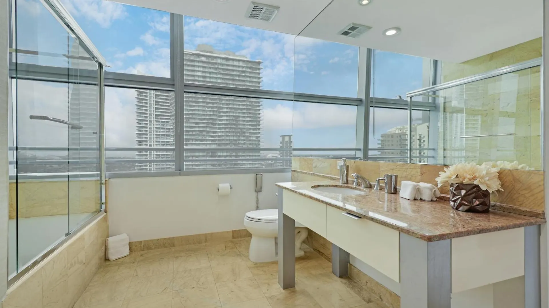 Roami At Brickell Arch Miami