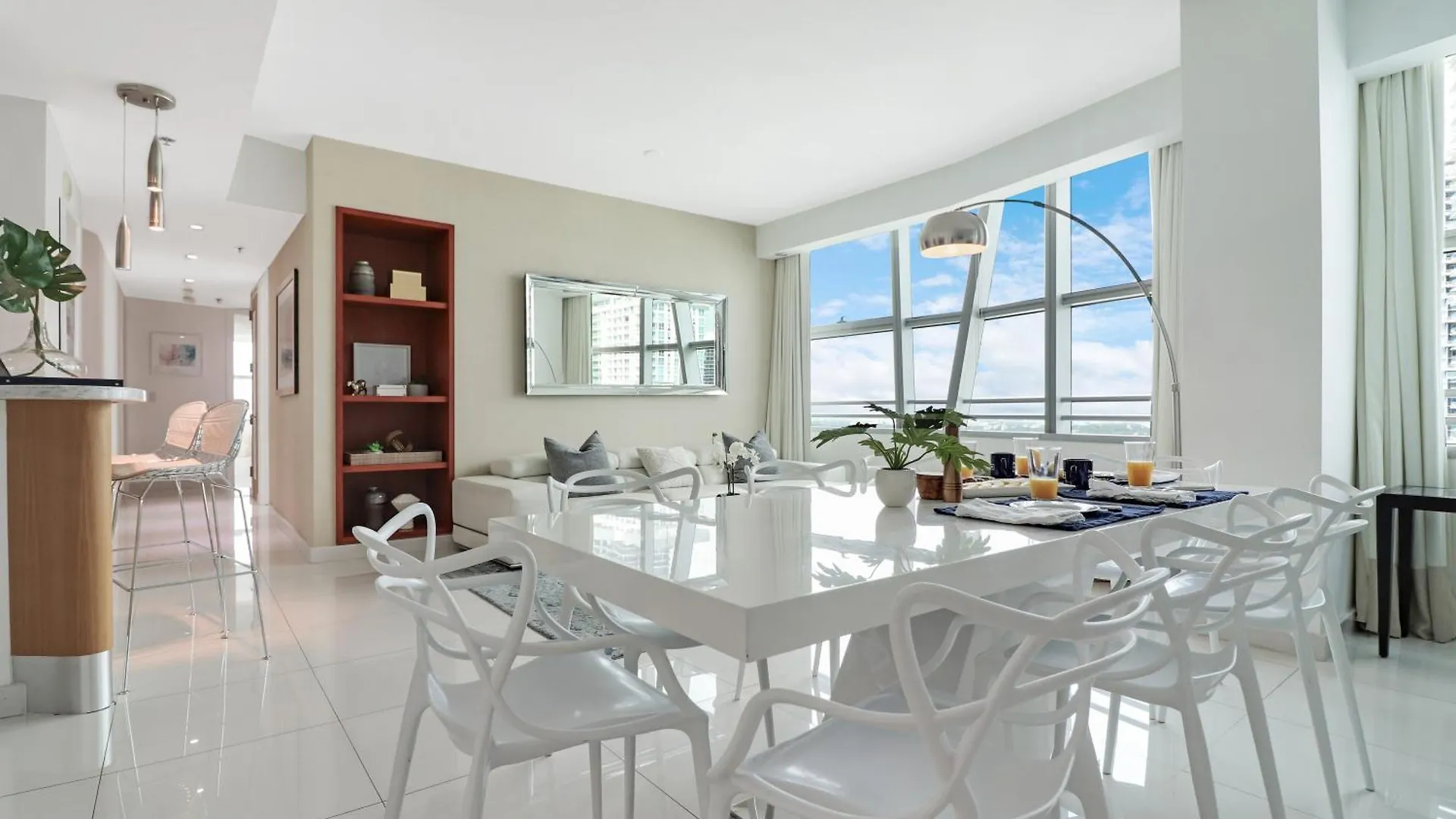 Roami At Brickell Arch Apartment