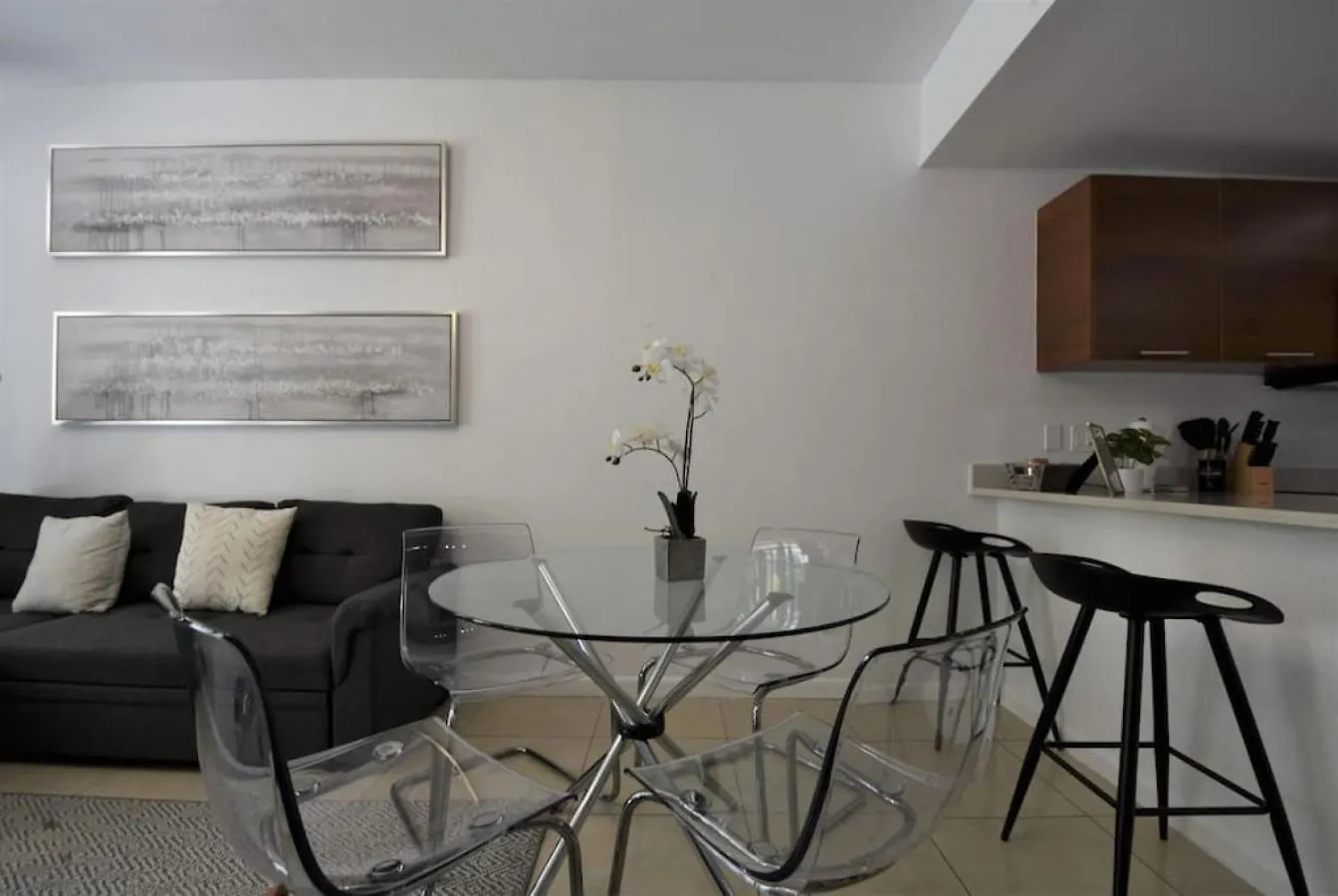 Lovely Midblock Building 1 Bedroom 1 Bathroom Apartment