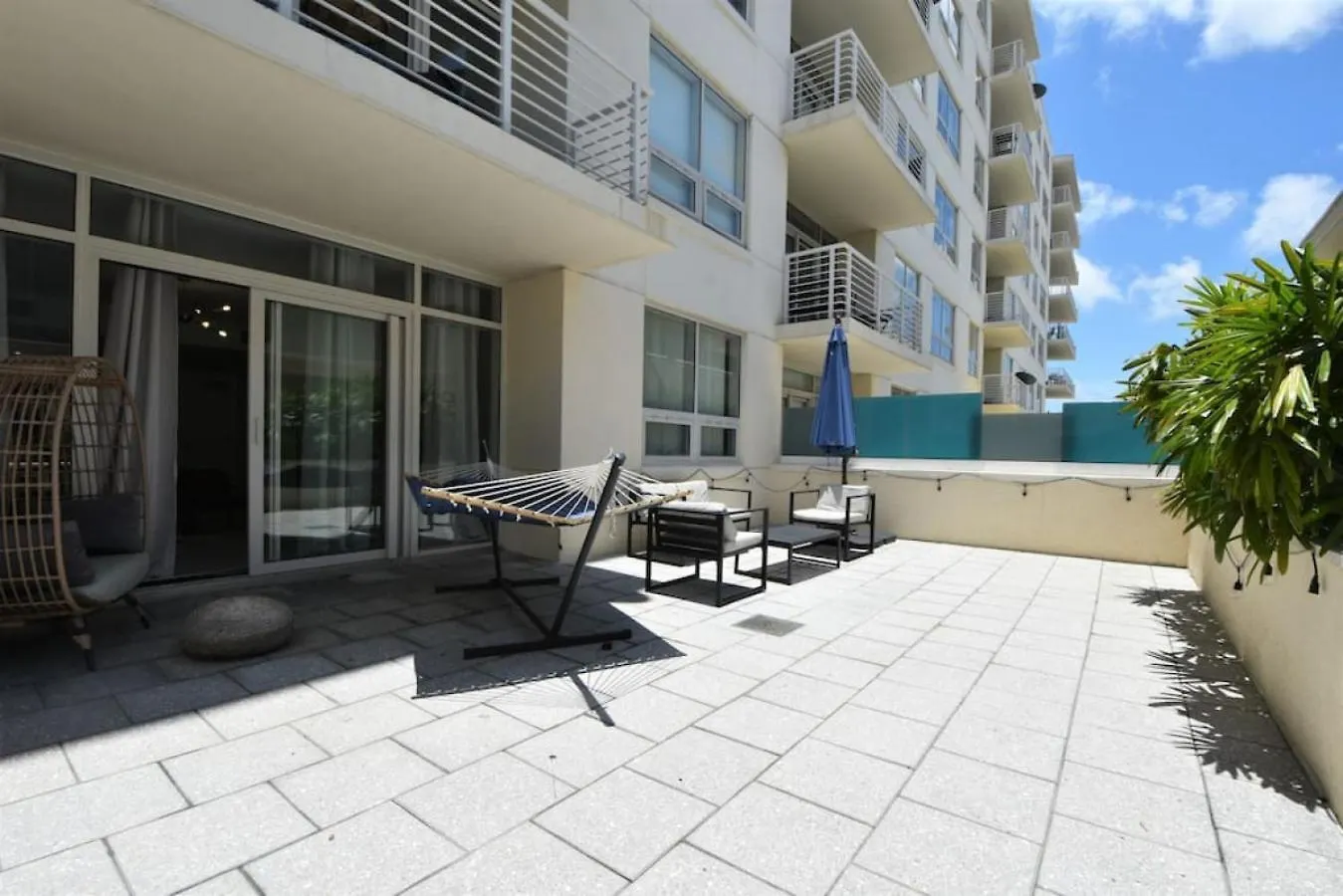Apartment Lovely Midblock Building 1 Bedroom 1 Bathroom