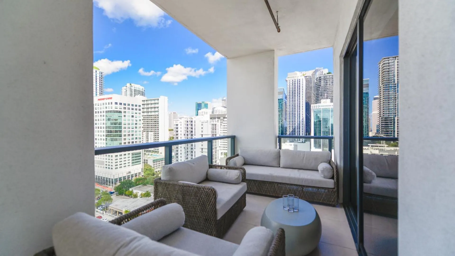 Prime Location: Luxury At Brickell * Miami