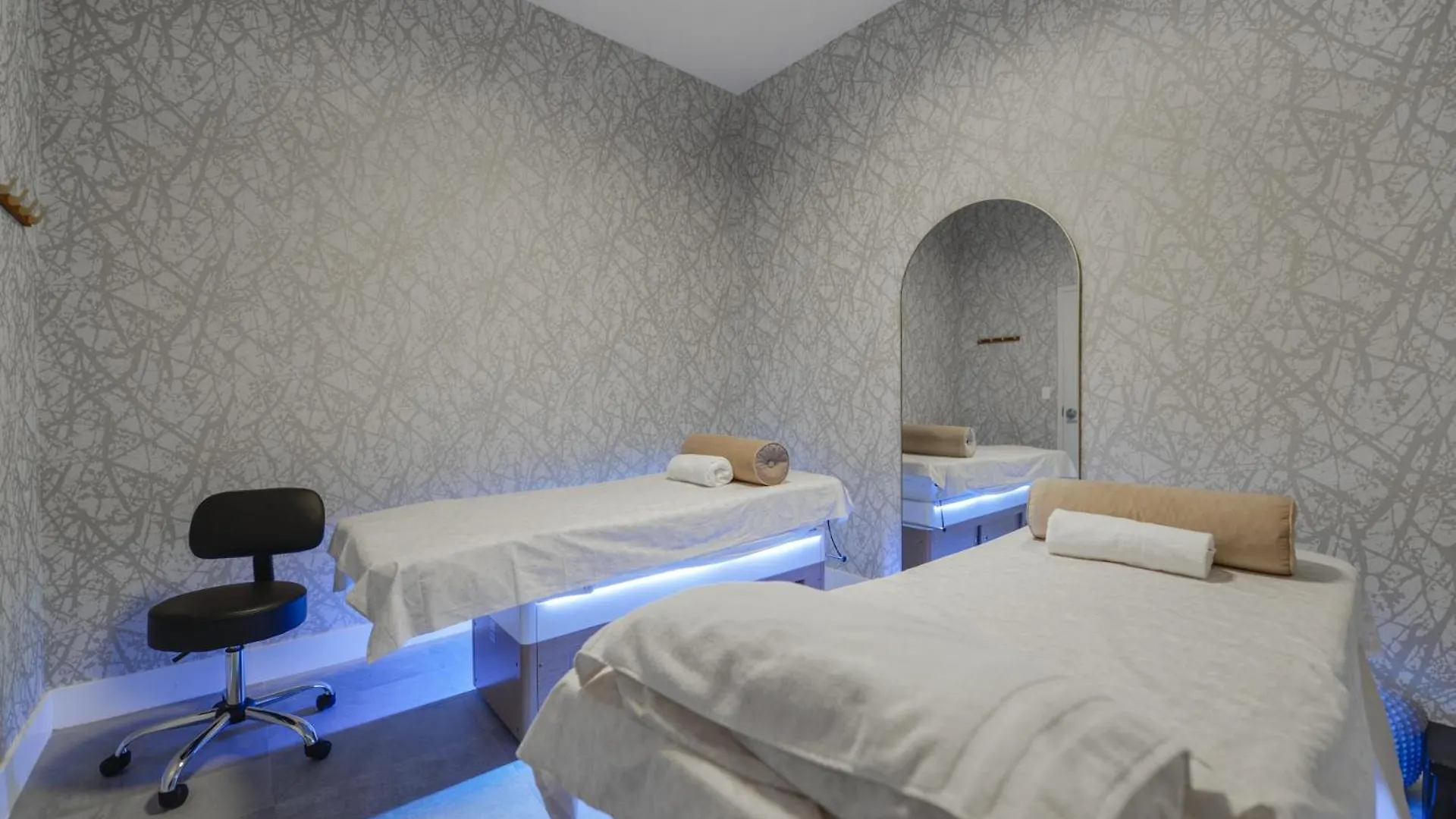 Prime Location: Luxury At Brickell Apartment