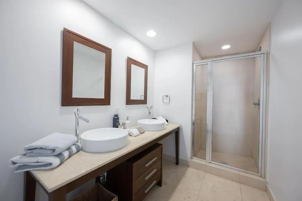 Poolside Corner 2 Bedrooms Icon Brickell Bay & Pool Views * 5 Star Apartment Miami