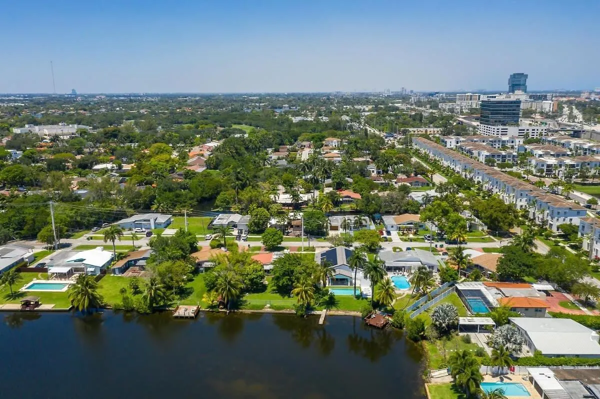 Super Modern Waterfront Paradise Near The Holiday home *