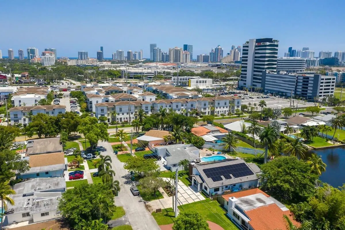 Super Modern Waterfront Paradise Near The Miami