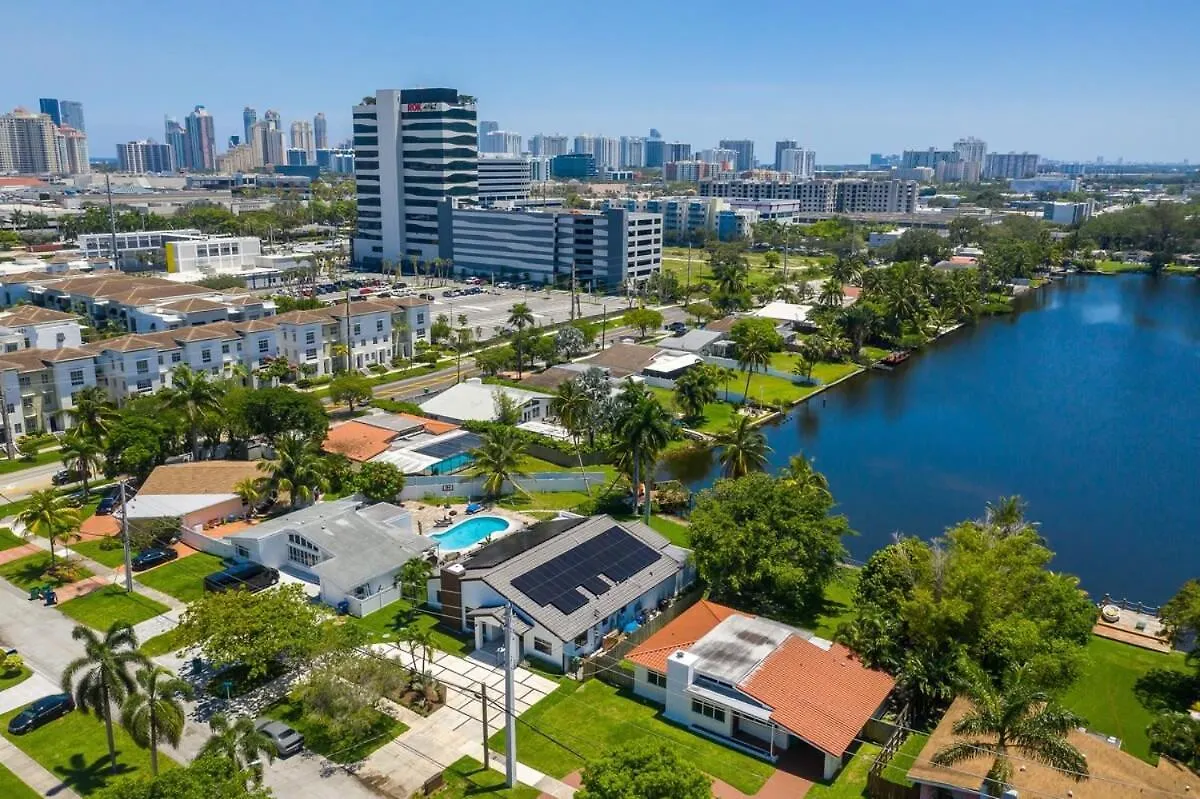 Super Modern Waterfront Paradise Near The Holiday home *