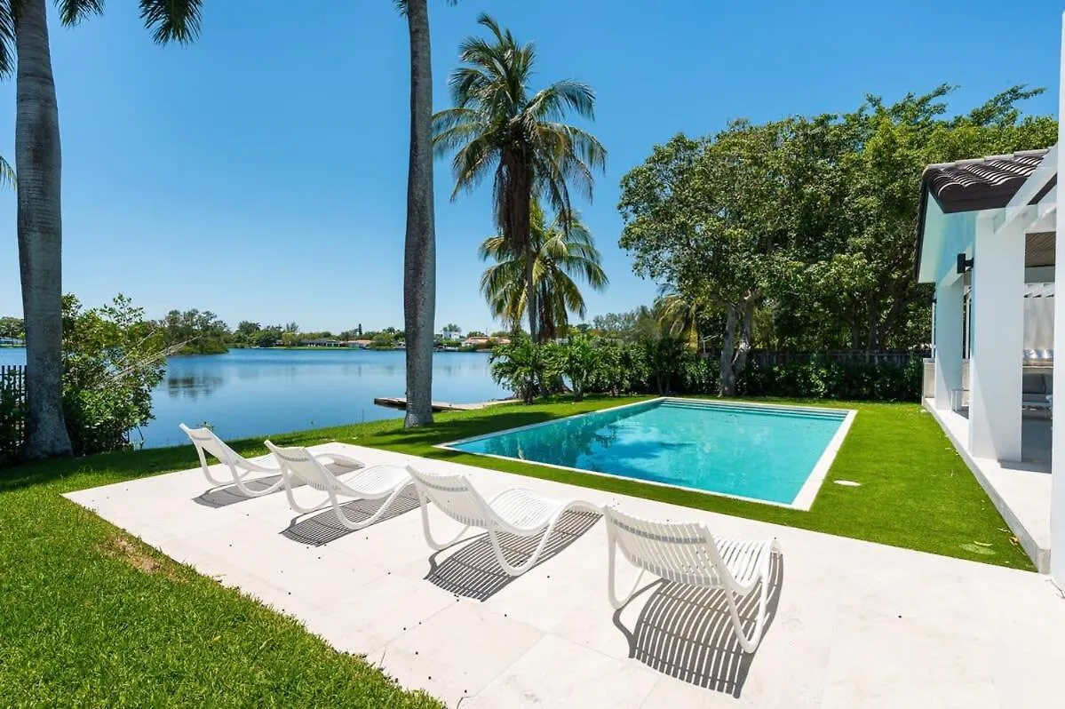 Super Modern Waterfront Paradise Near The Miami