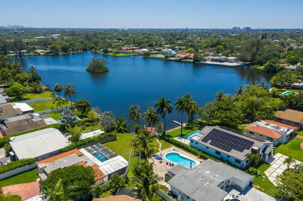 Super Modern Waterfront Paradise Near The *