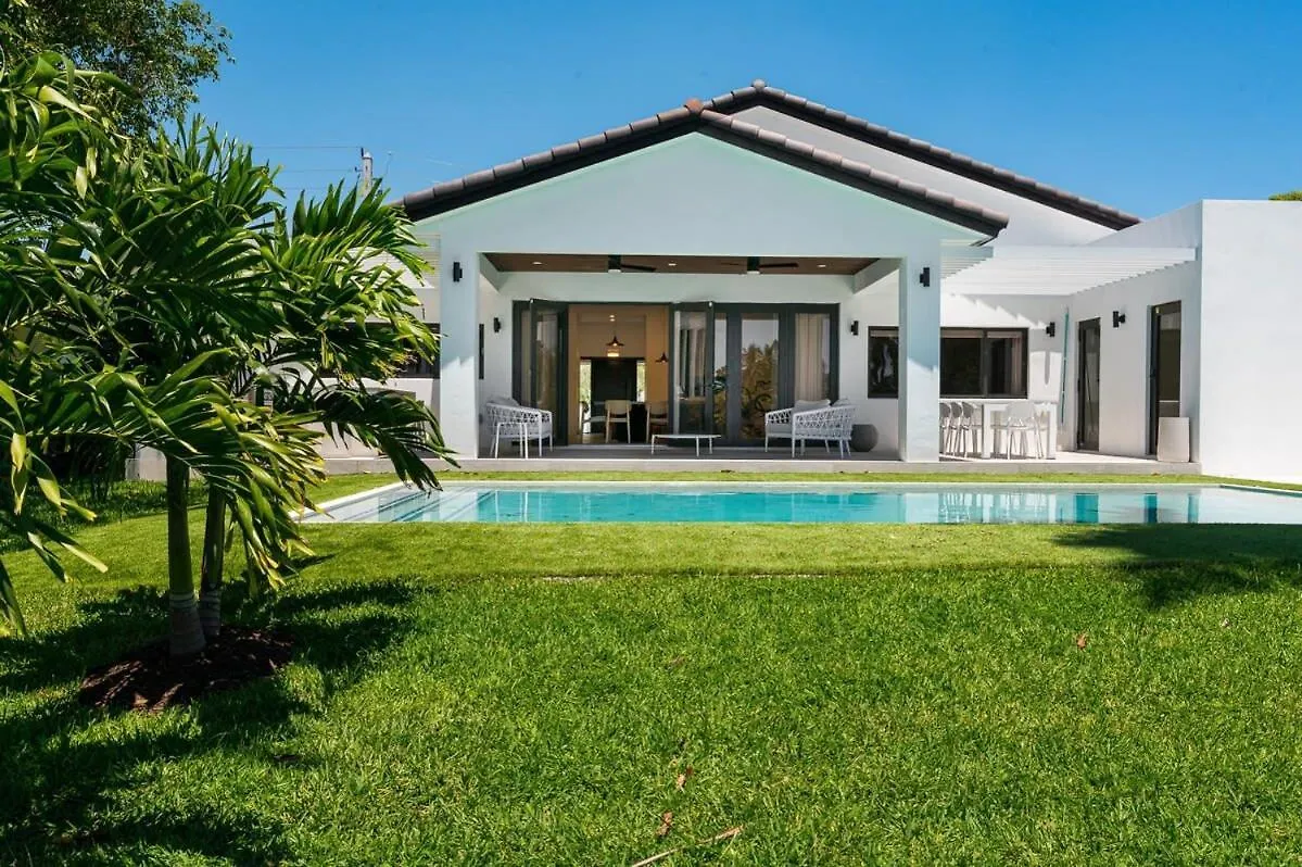 Super Modern Waterfront Paradise Near The Holiday home Miami