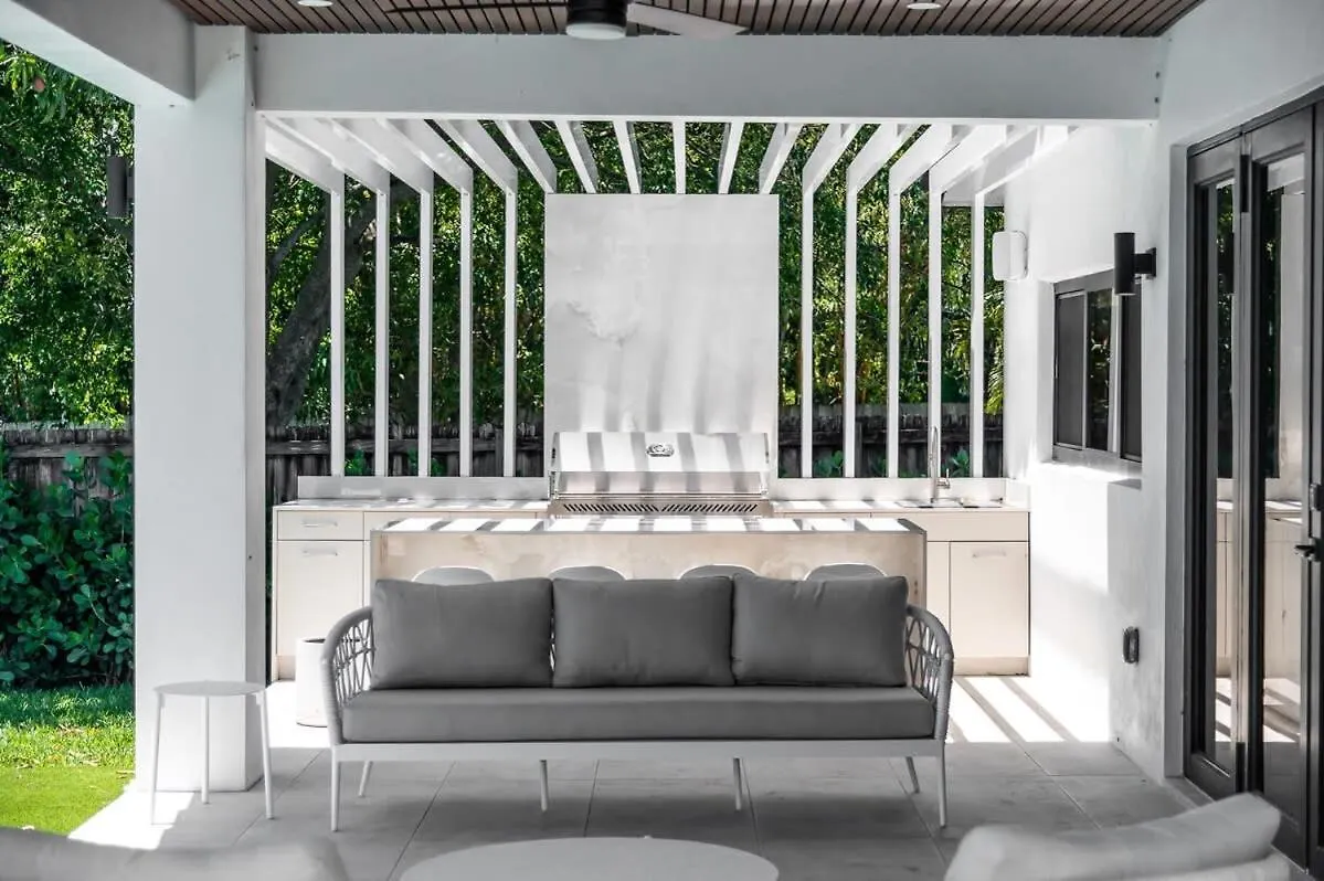 Super Modern Waterfront Paradise Near The Miami
