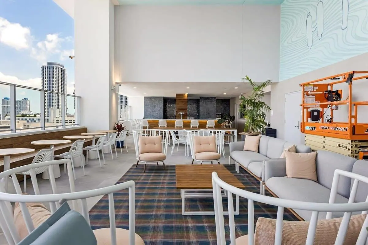 Sky-high 1 Bedroom Downtown Miami's Heart - Pool & Gym
