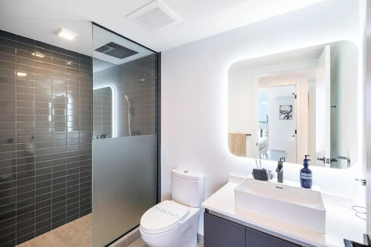 Sky-high 1 Bedroom Downtown Miami's Heart - Pool & Gym Holiday home