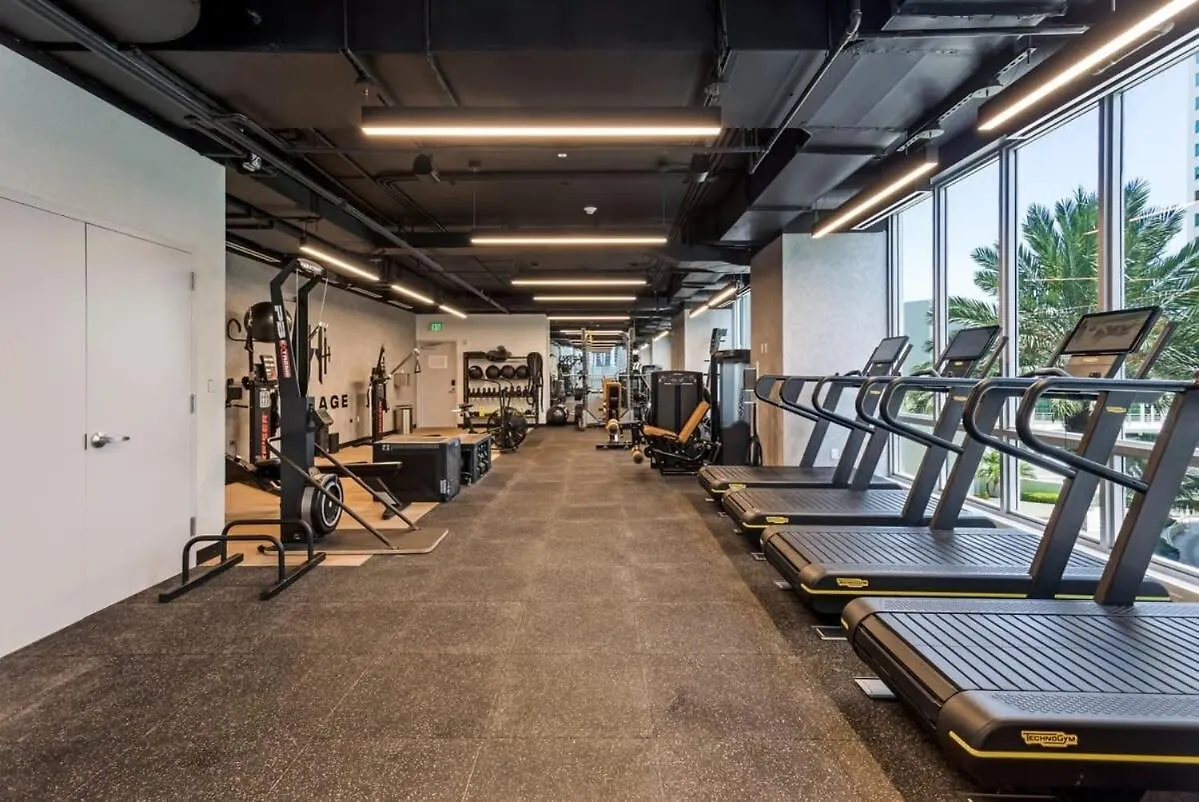 Sky-high 1 Bedroom Downtown Miami's Heart - Pool & Gym
