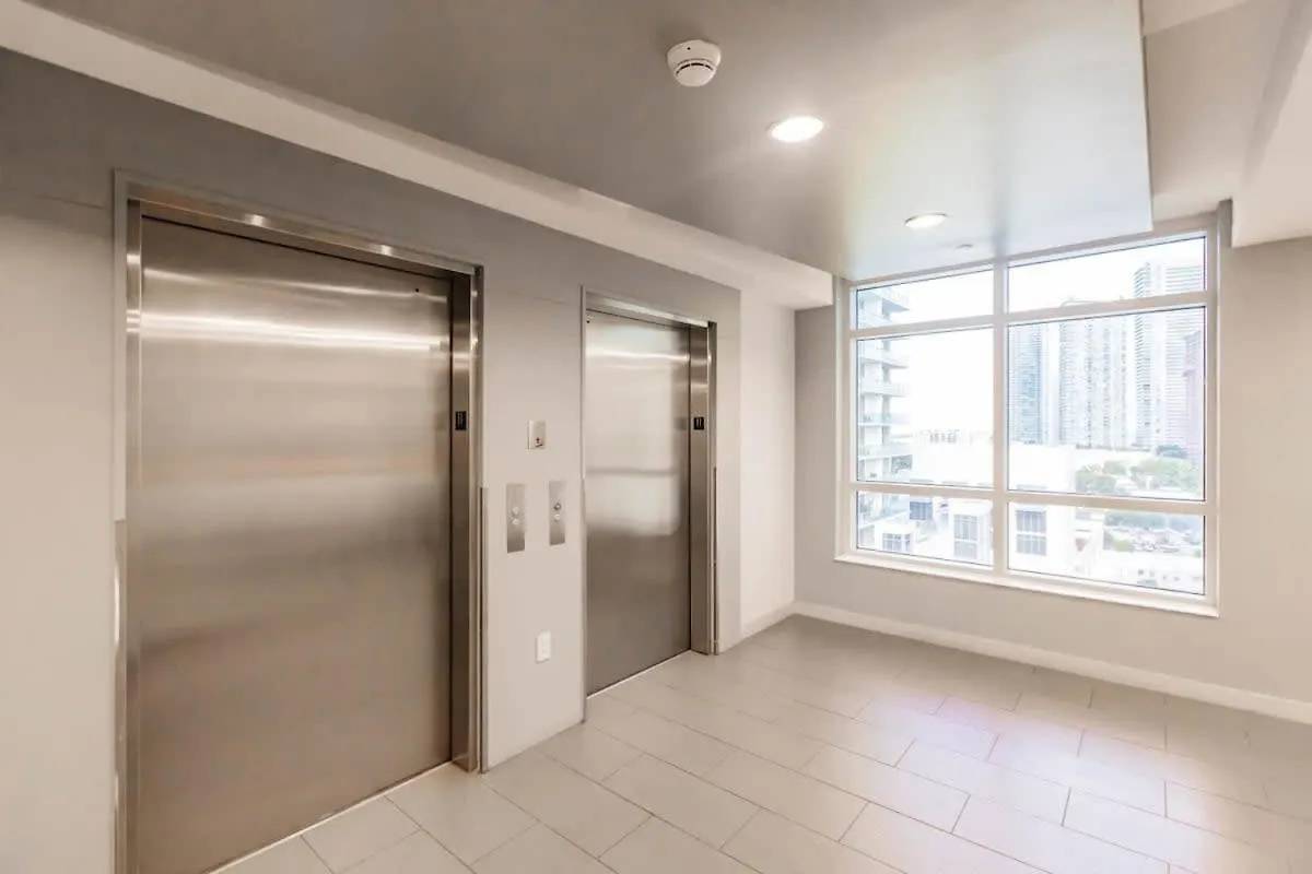 Mia Loft- Industrial Vibes Parking & Amenities דירה