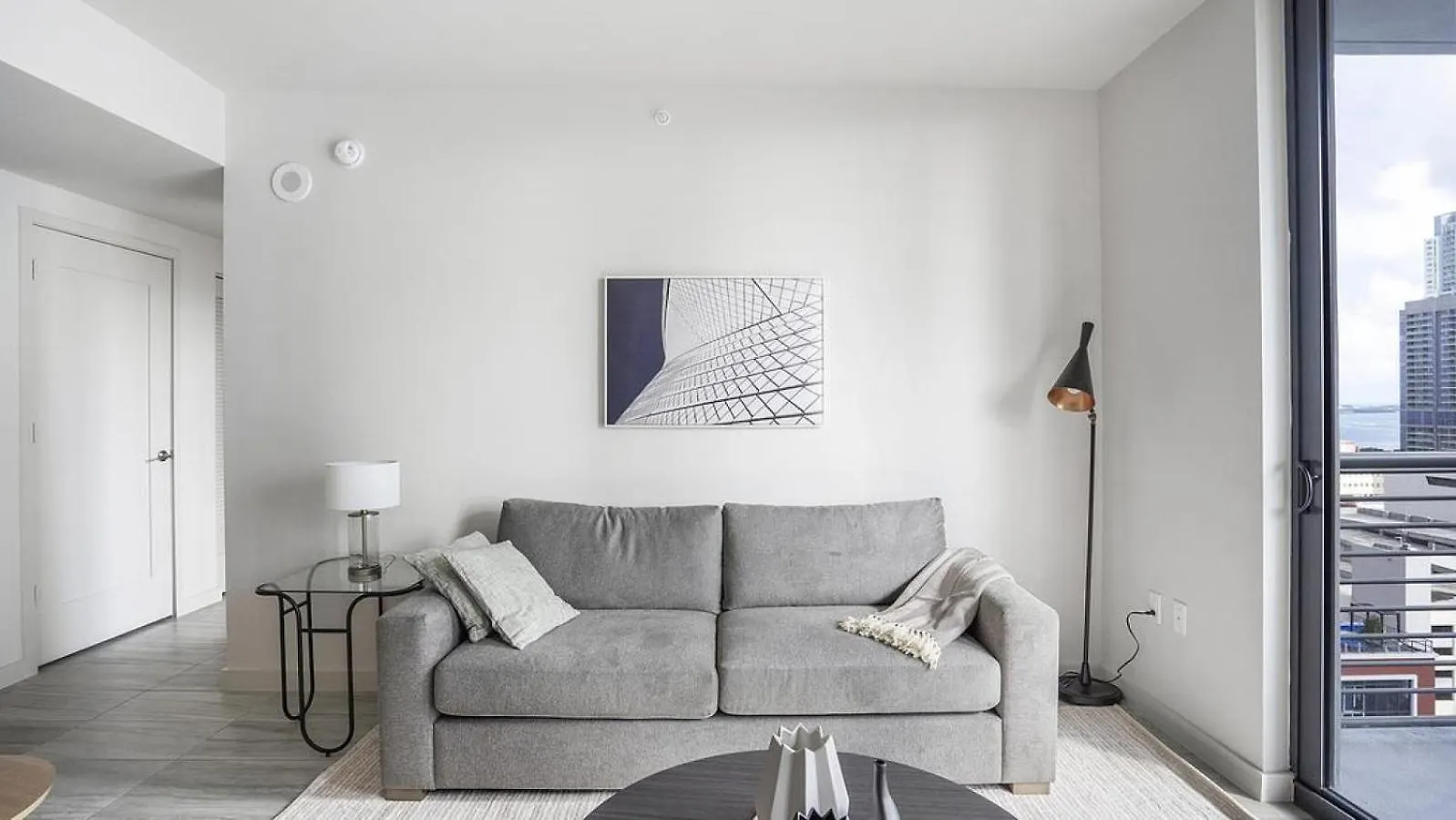 Landing Modern With Amazing Amenities