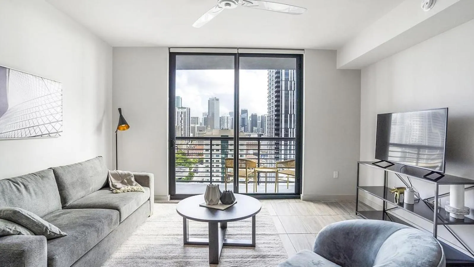 Landing Modern With Amazing Amenities Miami