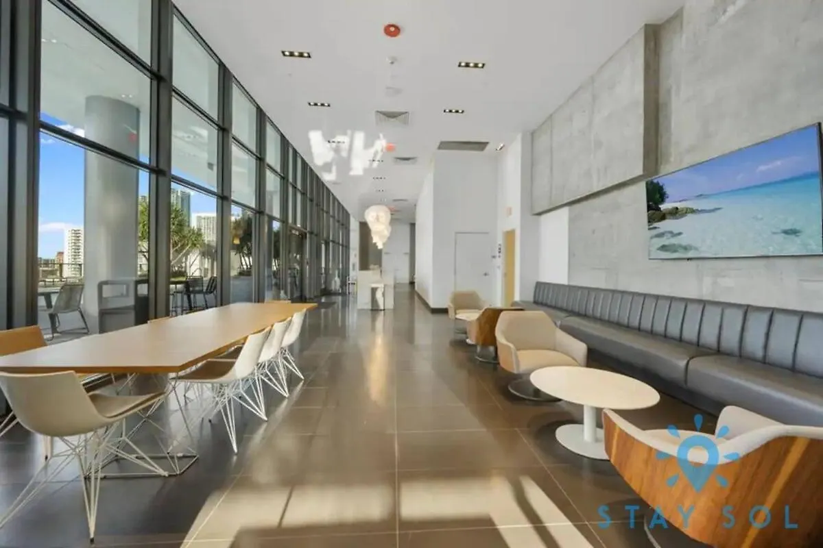 Modern Gem - View - Free Parking Apartment