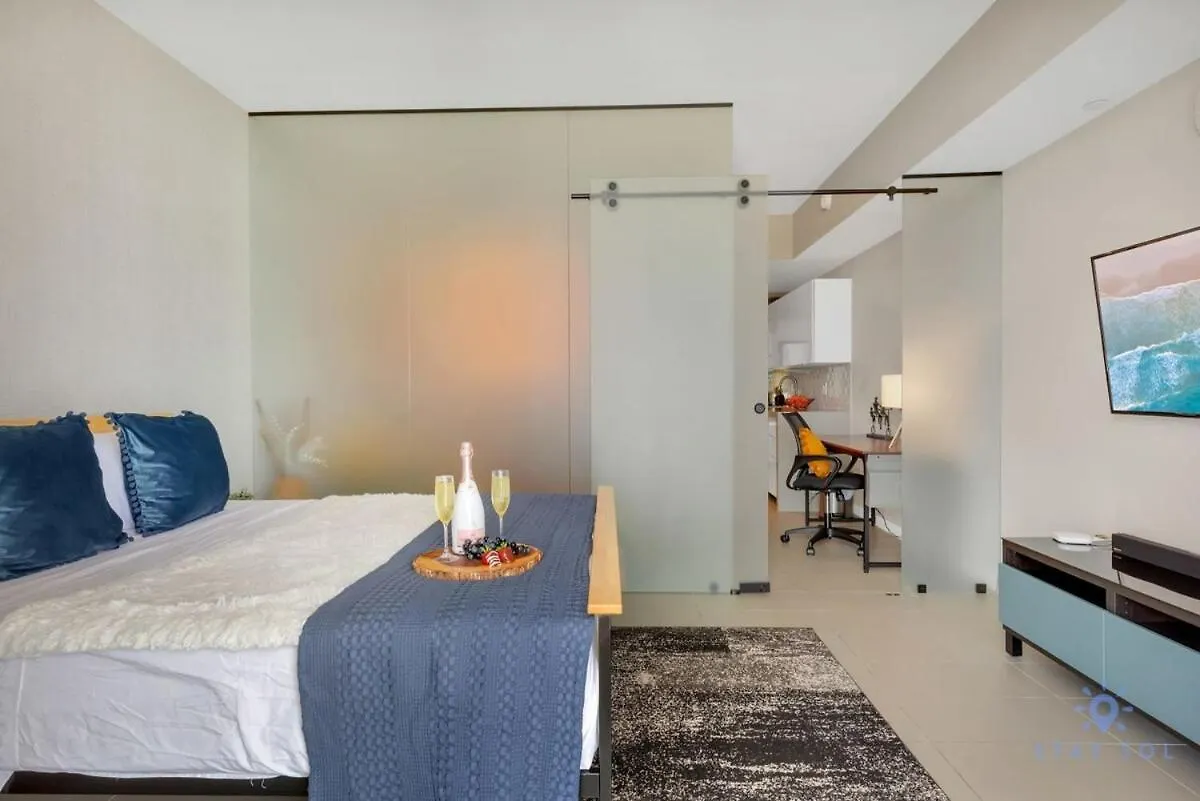 Modern Gem - View - Free Parking Apartment *