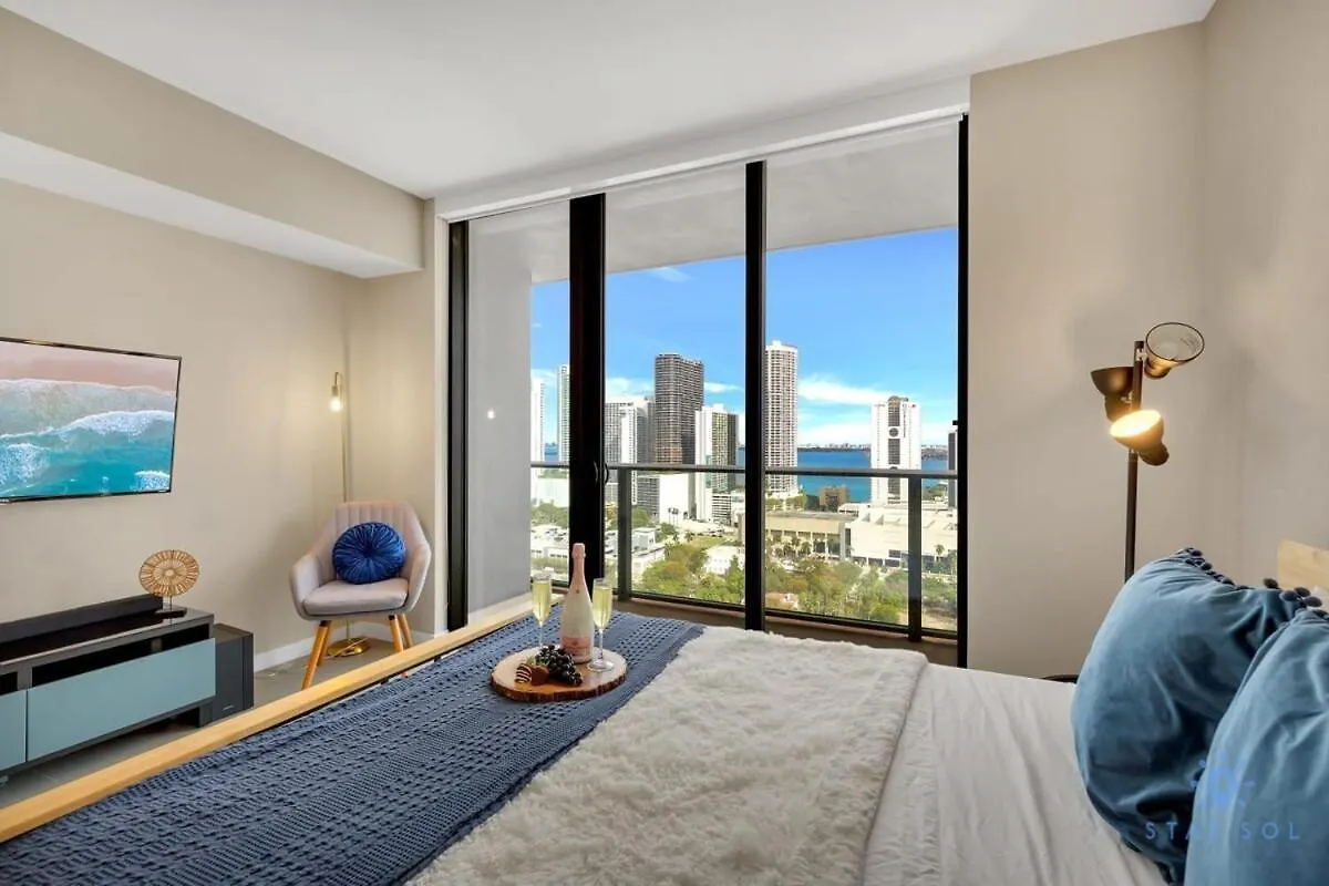 Modern Gem - View - Free Parking Apartment