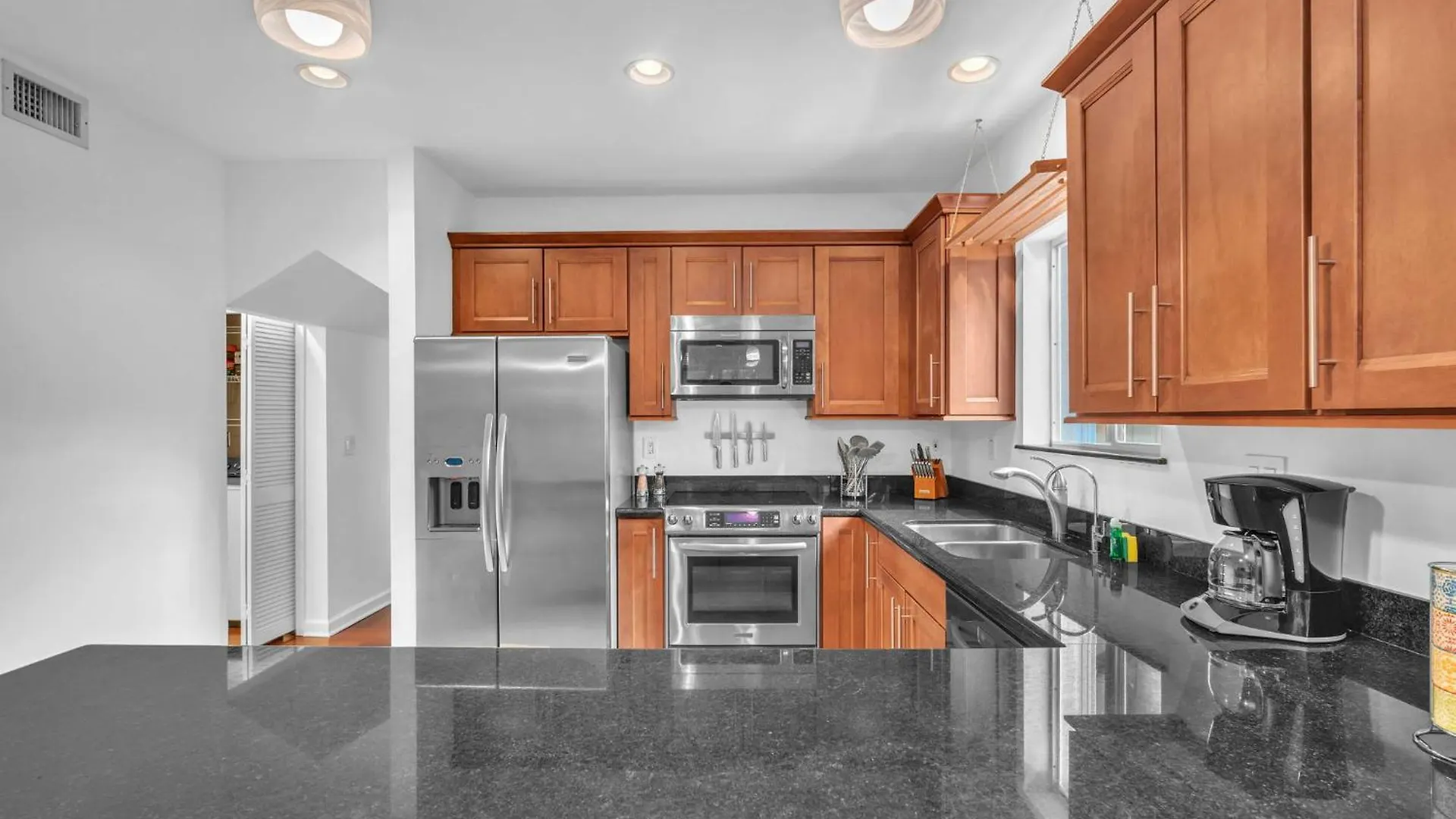 Center Grove - Lush & Spacious & New - 3 Bedrooms