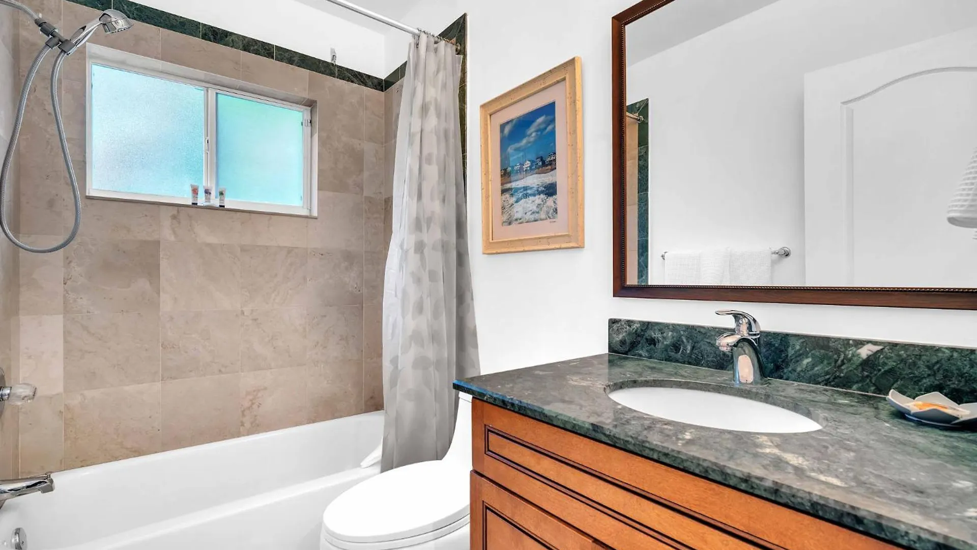 Center Grove - Lush & Spacious & New - 3 Bedrooms