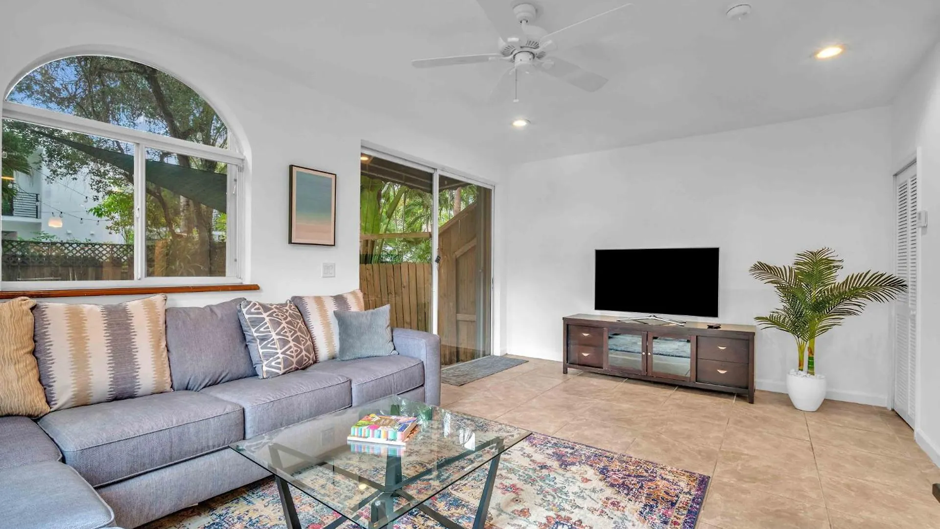 Center Grove - Lush & Spacious & New - 3 Bedrooms Holiday home *