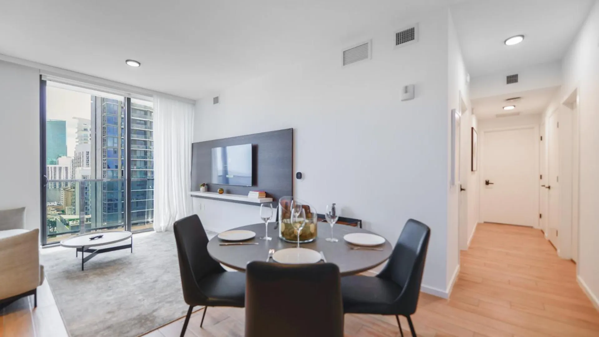 Apartment Breathtaking Views Near Bayfront Park