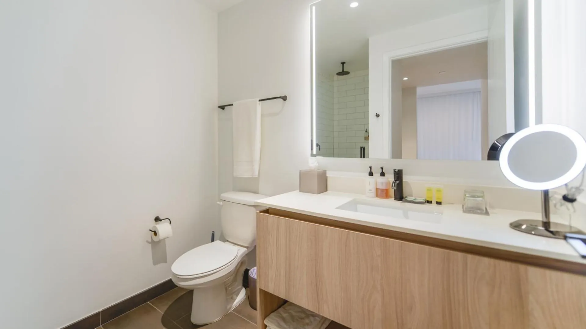 Breathtaking Views Near Bayfront Park Apartment *