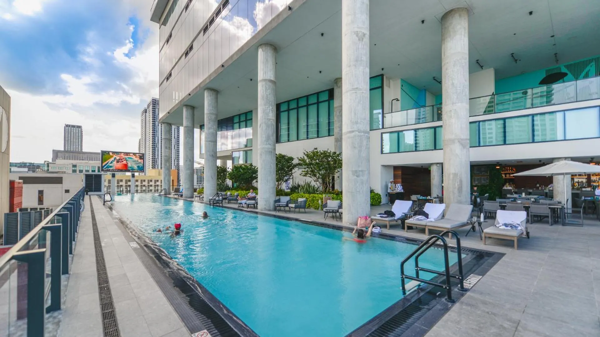 Breathtaking Views Near Bayfront Park Apartment