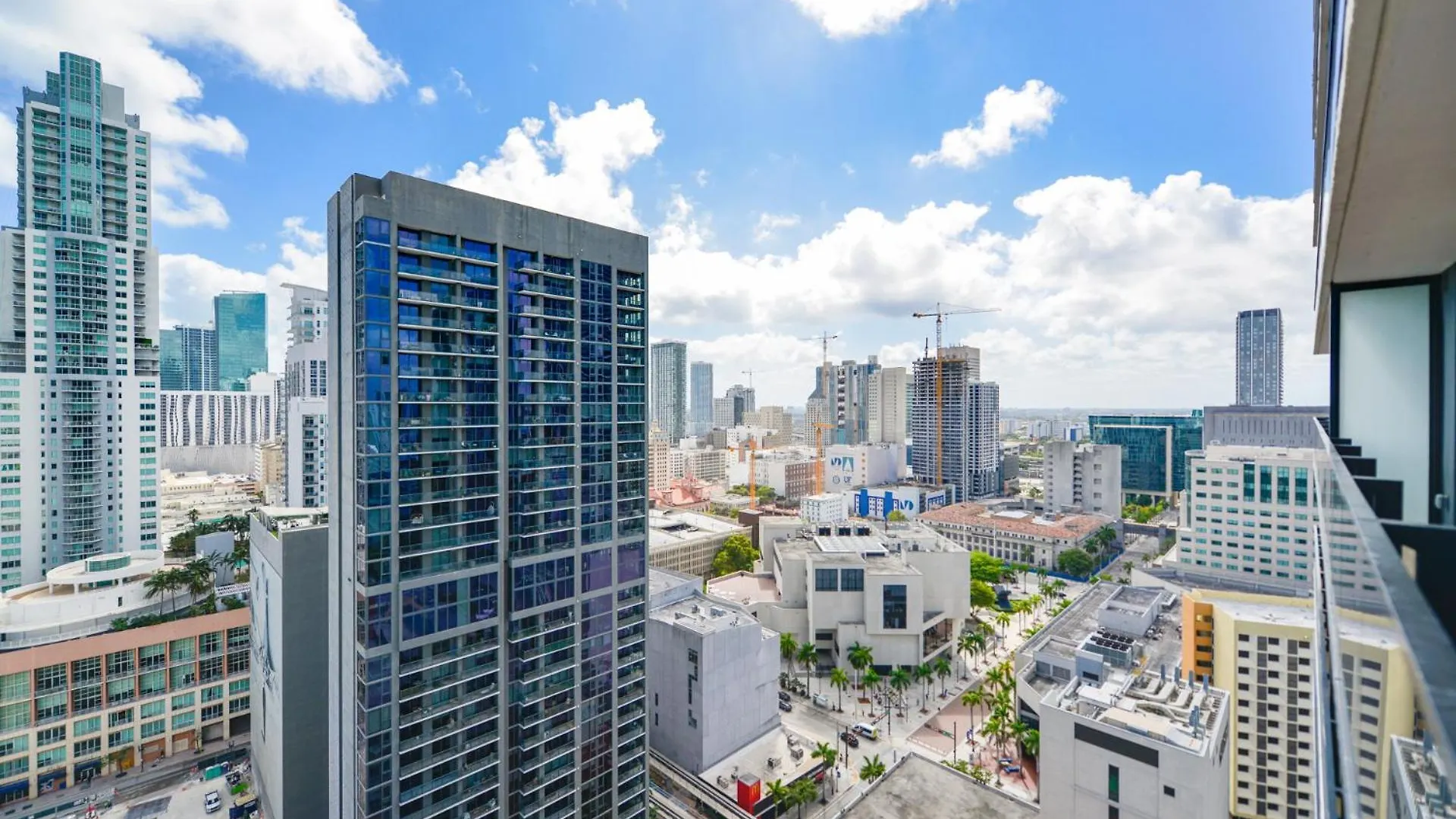 Breathtaking Views Near Bayfront Park Apartment *