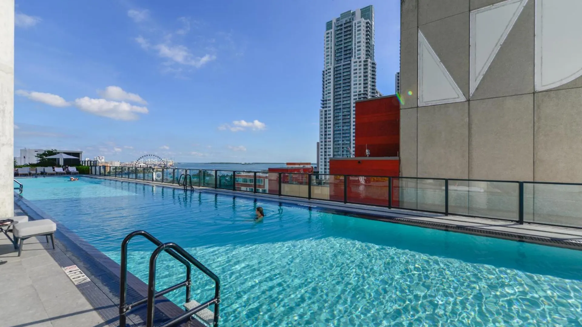 Breathtaking Views Near Bayfront Park Apartment Miami