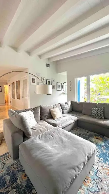 Pool! Location! Steps To The Water! Kid Friendly! Holiday home