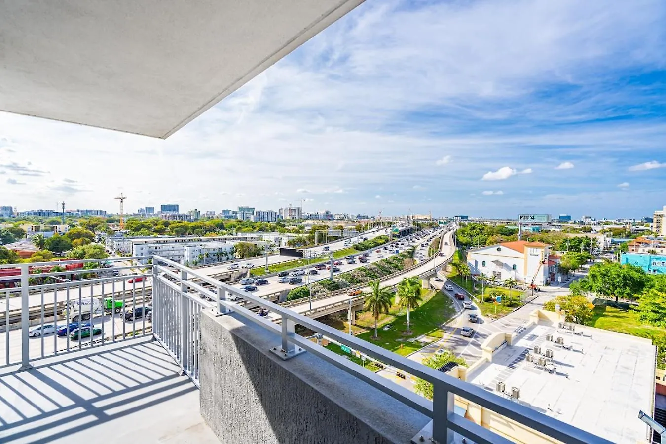 Apartment Chic 3 Bed Retreat Mins Brickell With Free Parking