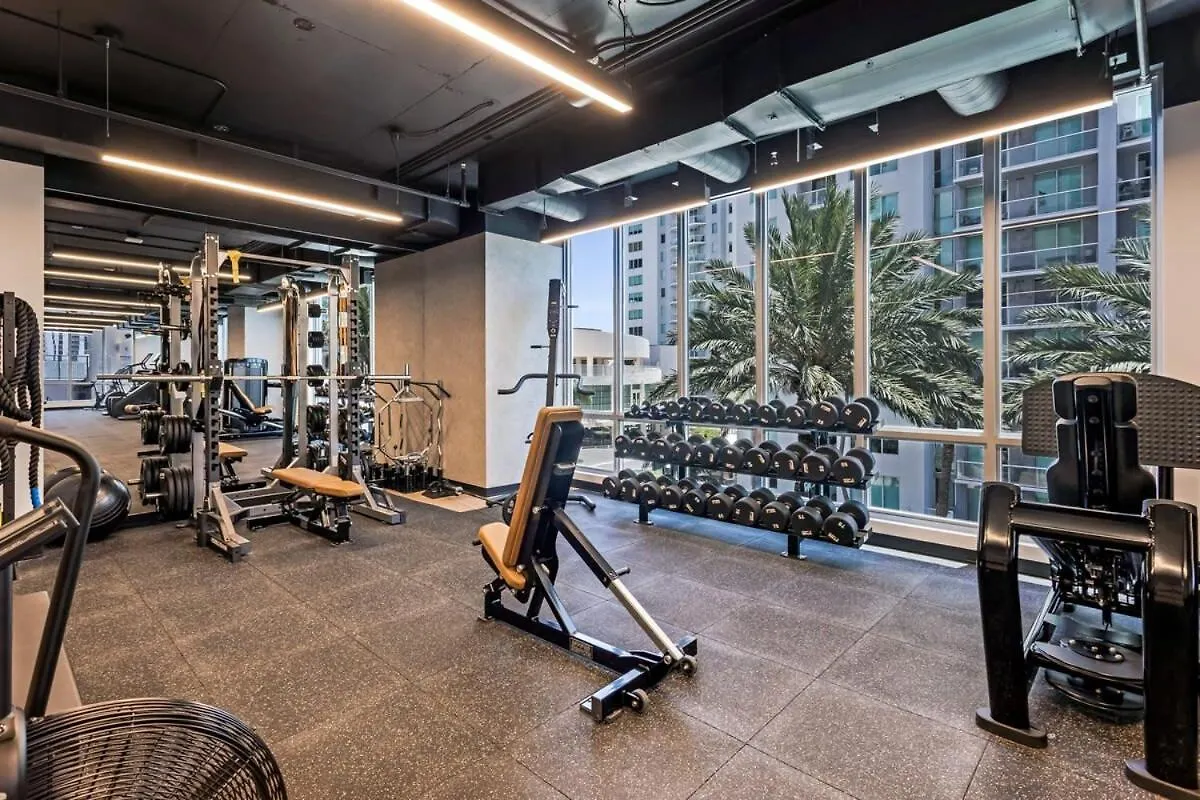 Explore Miami's Heat - Huge 1 Bed Pool & Gym Holiday home *