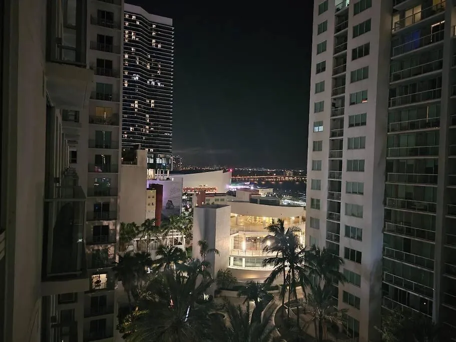 Downtown Elegance. 17th Floor Yotelpad *