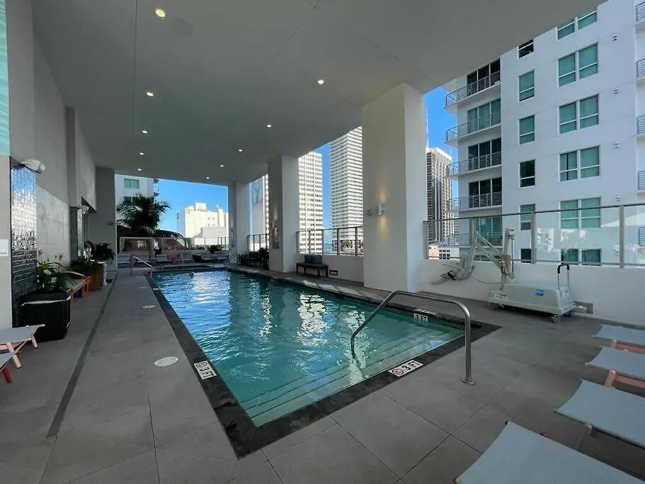 Downtown Elegance. 17th Floor Yotelpad Apartment *