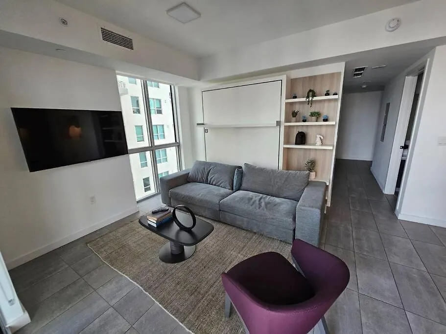 Downtown Elegance. 17th Floor Yotelpad * Miami