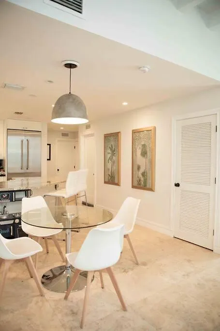 Pool! Location! Steps To The Water! Kid Friendly! Miami
