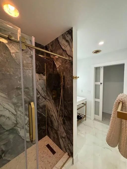 Wynwood House, Sleeps 8, Gazebo, Bbq, Washer & Dryer, Coffee Station מיאמי