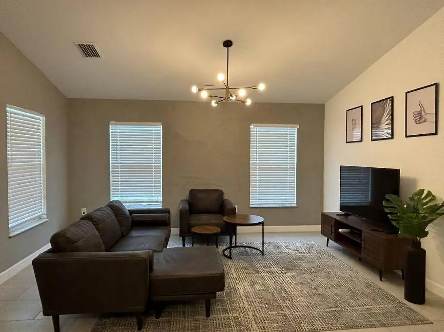 Wynwood House, Sleeps 8, Gazebo, Bbq, Washer & Dryer, Coffee Station *