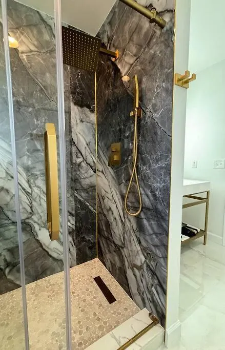 בית נופש Wynwood House, Sleeps 8, Gazebo, Bbq, Washer & Dryer, Coffee Station מיאמי