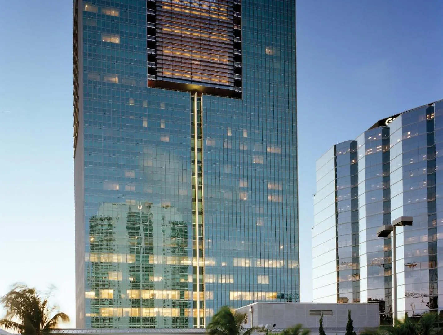 Roami At Brickell Arch