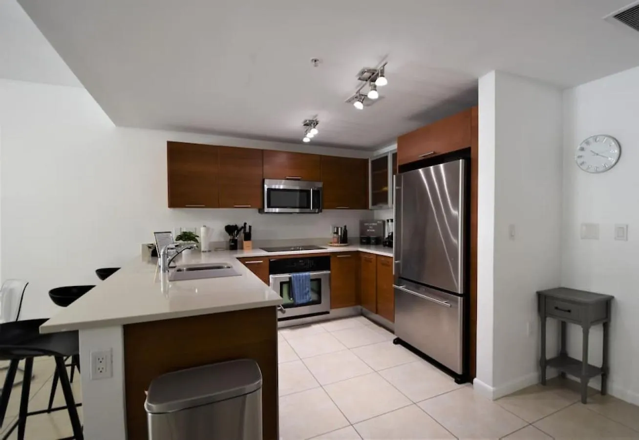 Apartment Lovely Midblock Building 1 Bedroom 1 Bathroom *