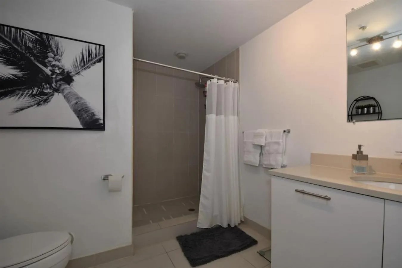 Lovely Midblock Building 1 Bedroom 1 Bathroom